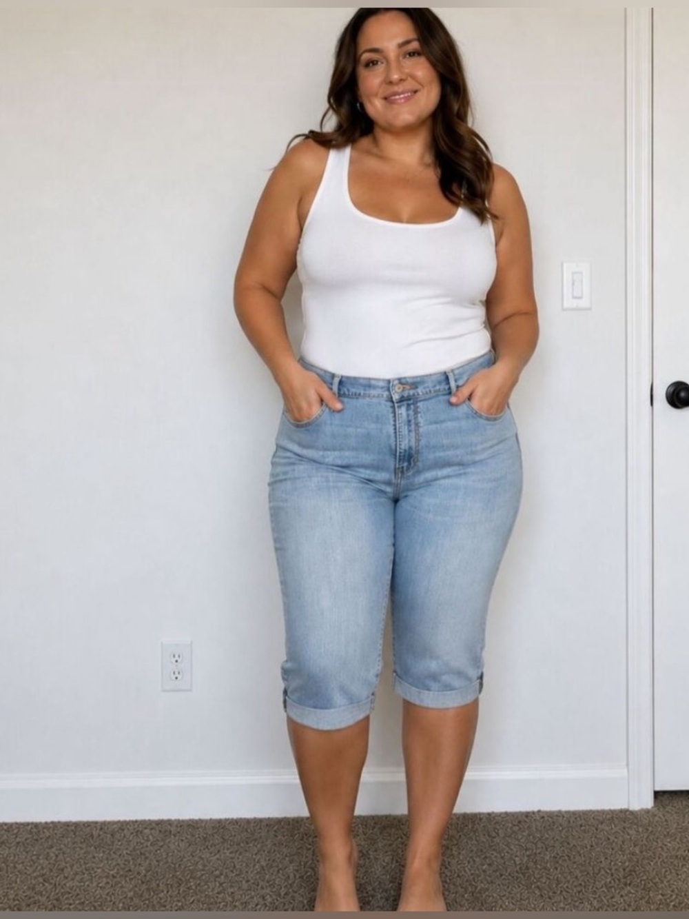 515 Levi’s  Med Washed Cuffed Capri Jeans